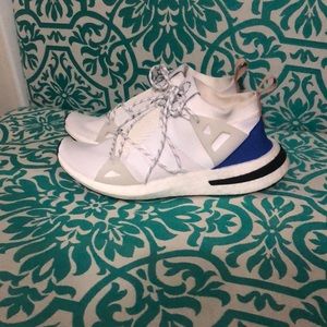 Adidas size 7 only worn like three times!